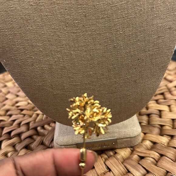 Vintage Gold Decorative Broche - Picture 2 of 4